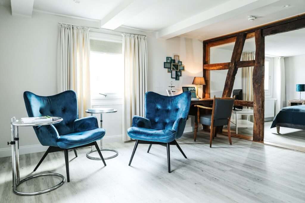 Individuell eingerichtetes Hotelzimmer